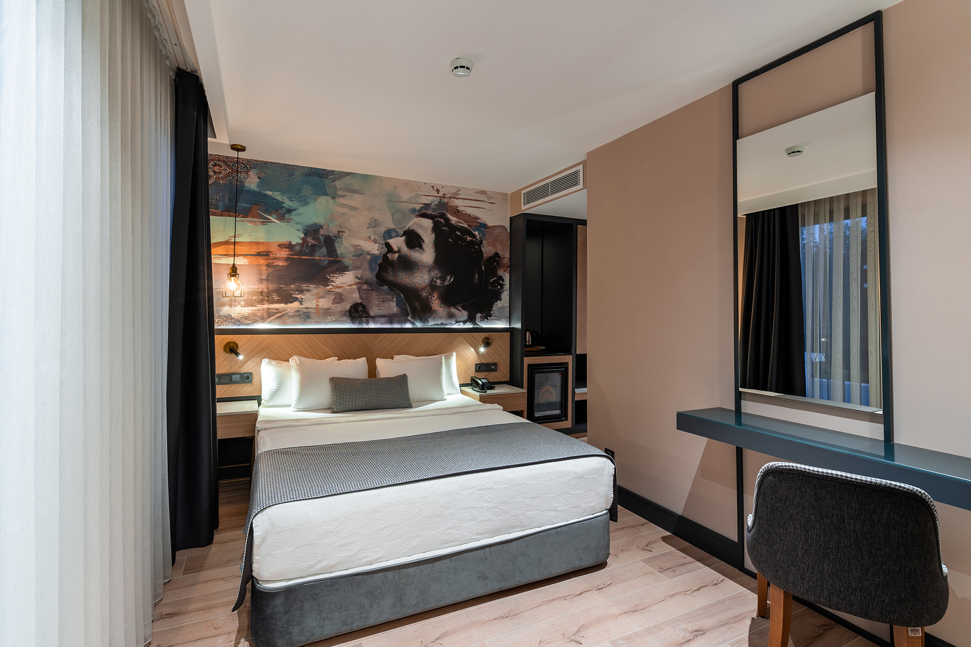 Junior — Ni Hotel Lara
